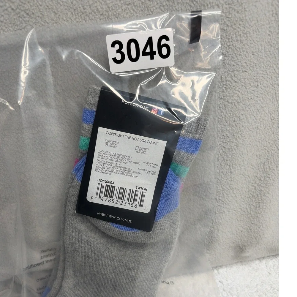 Hot Sox Women Gray Shake That Peach Graphic Crew Socks HOSL0003 NWT